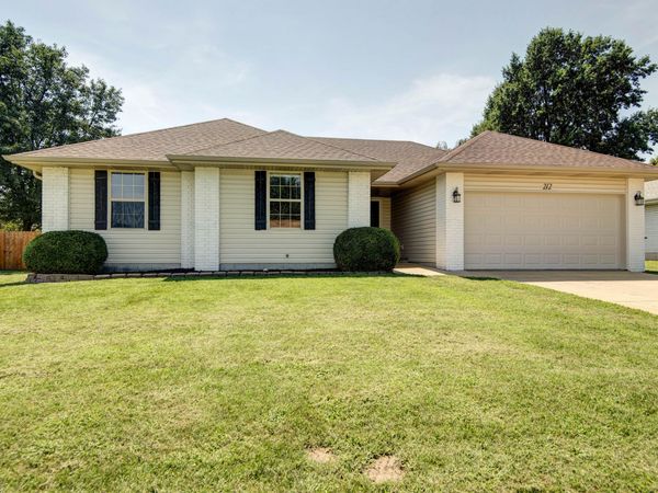 212 E Robin Road , Clever, MO 65631