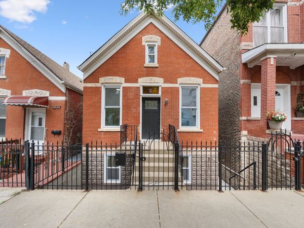 2042 W Coulter Street , Chicago, IL 60608