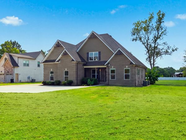 2187 Twin Oak Dr, Murfreesboro, TN 37130