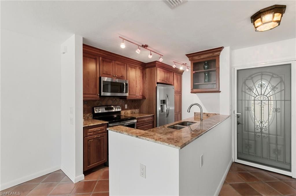 2121 Gulf Shore Blvd N, Unit 203, Naples, FL 34102 Photo