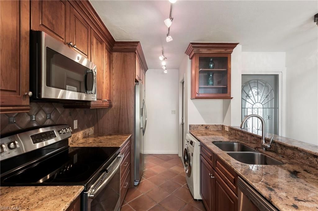 2121 Gulf Shore Blvd N, Unit 203, Naples, FL 34102 Photo
