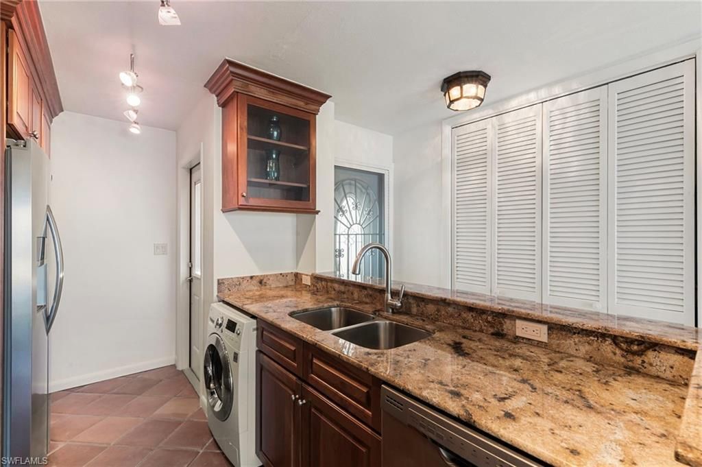2121 Gulf Shore Blvd N, Unit 203, Naples, FL 34102 Photo
