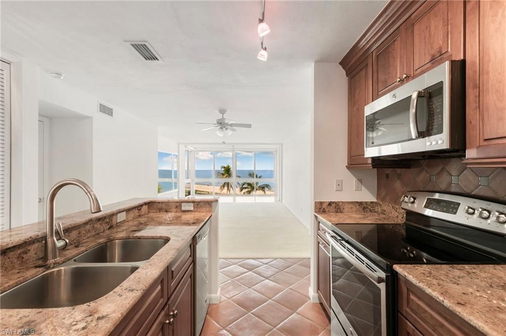 2121 Gulf Shore Blvd N, Unit 203, Naples, FL 34102 Photo