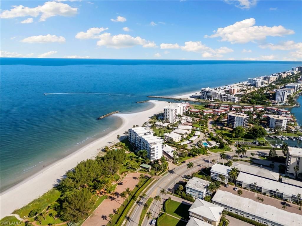 2121 Gulf Shore Blvd N, Unit 203, Naples, FL 34102 Photo
