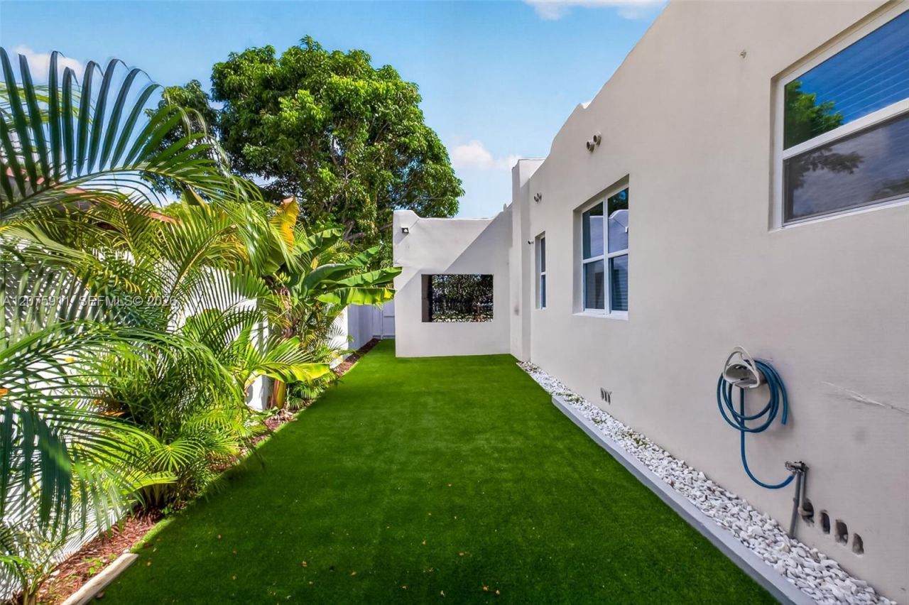2272 SW 13th St, Miami, FL 33145 Photo