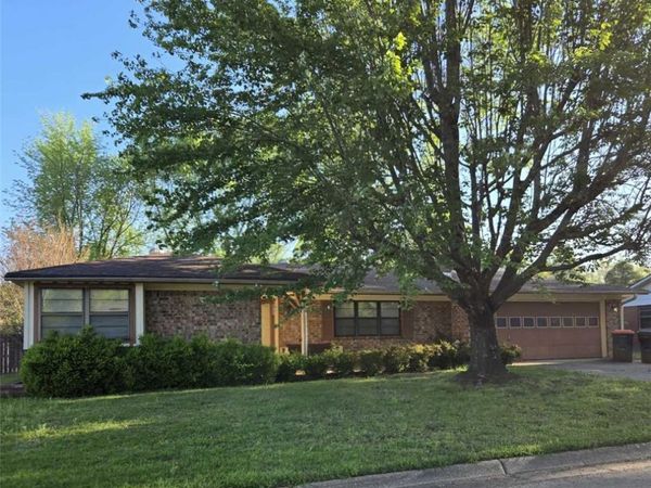 2103 E 15th Street , Russellville, AR 72802