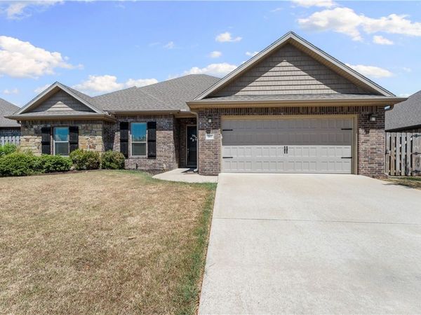 201 Cisterna Drive, Centerton, AR 72719