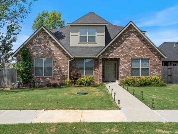 585 S Rainbow Road, Cave Springs, AR 72718