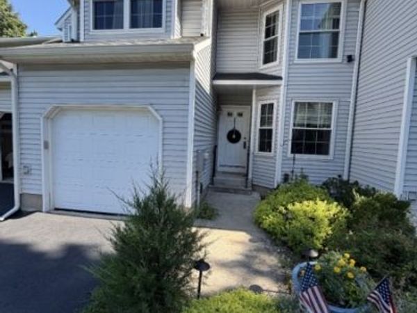 4 Delaware Ln, Branchburg, NJ 08876