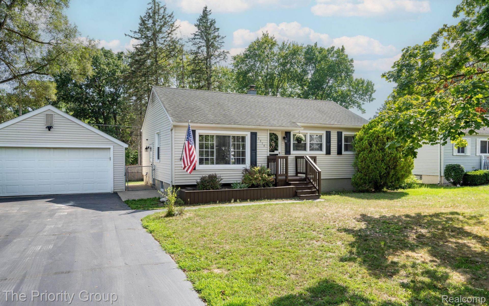 5515 Clinton River Drive, Waterford Township, Mi 48327 Main Photo