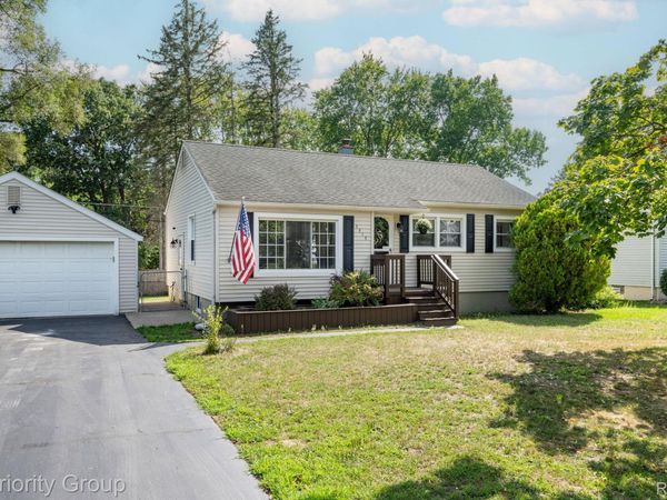 5515 Clinton River Drive, Waterford Township, Mi 48327