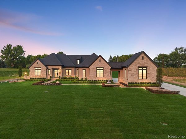 67736 Overlook Trail, Washington Township, Mi 48095