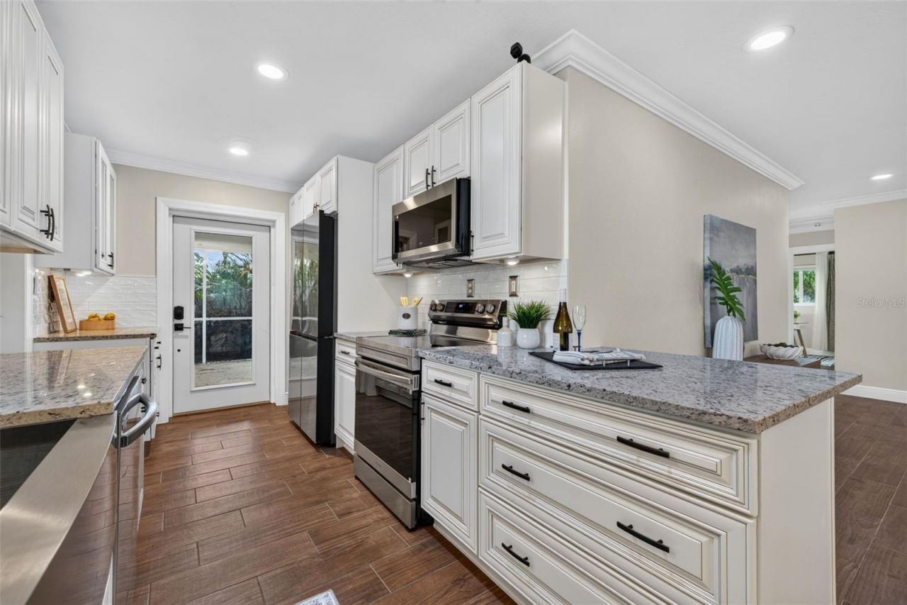 4392 Walnut Street Ne, Saint Petersburg, FL 33703 Photo