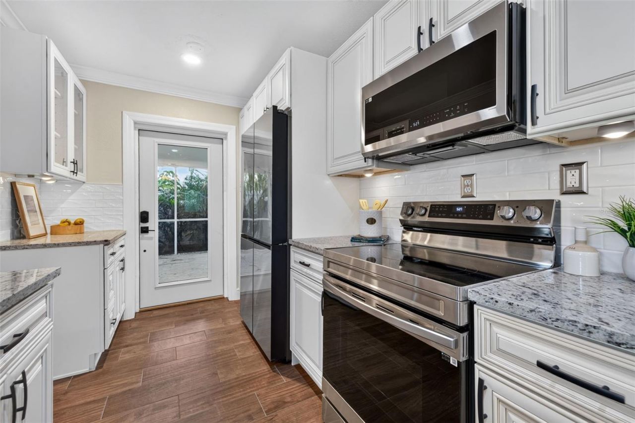 4392 Walnut Street Ne, Saint Petersburg, FL 33703 Photo