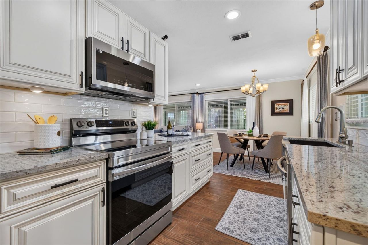 4392 Walnut Street Ne, Saint Petersburg, FL 33703 Photo