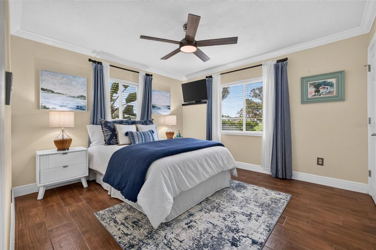 4392 Walnut Street Ne, Saint Petersburg, FL 33703 Photo