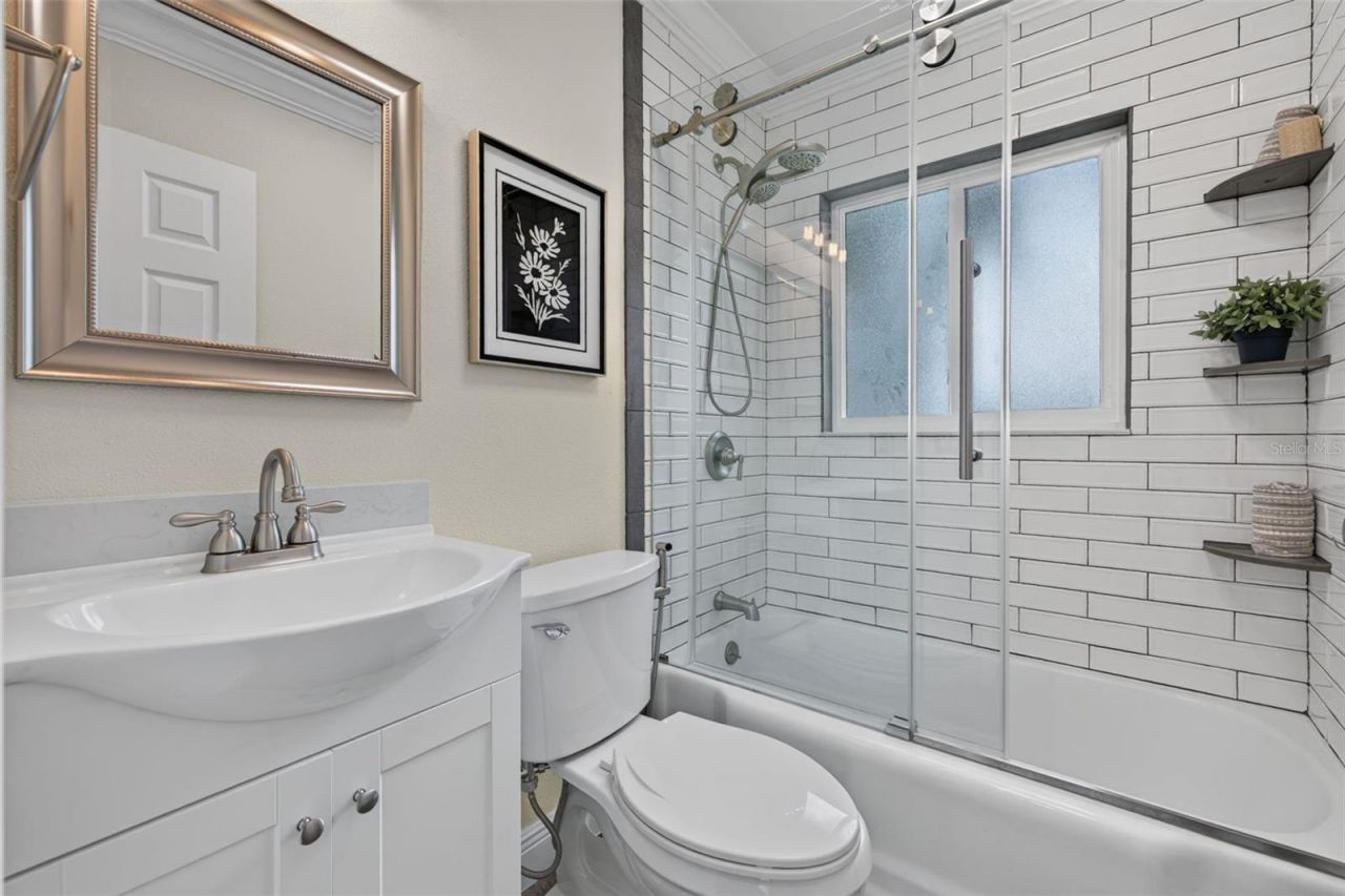 4392 Walnut Street Ne, Saint Petersburg, FL 33703 Photo