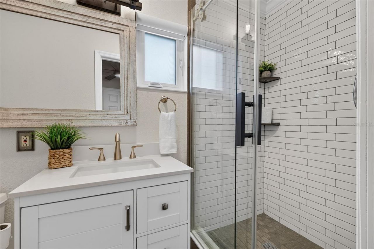 4392 Walnut Street Ne, Saint Petersburg, FL 33703 Photo