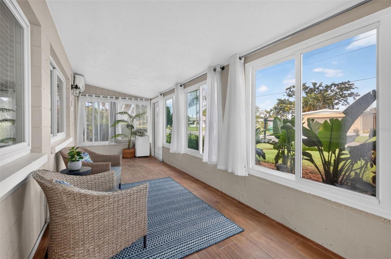 4392 Walnut Street Ne, Saint Petersburg, FL 33703 Photo