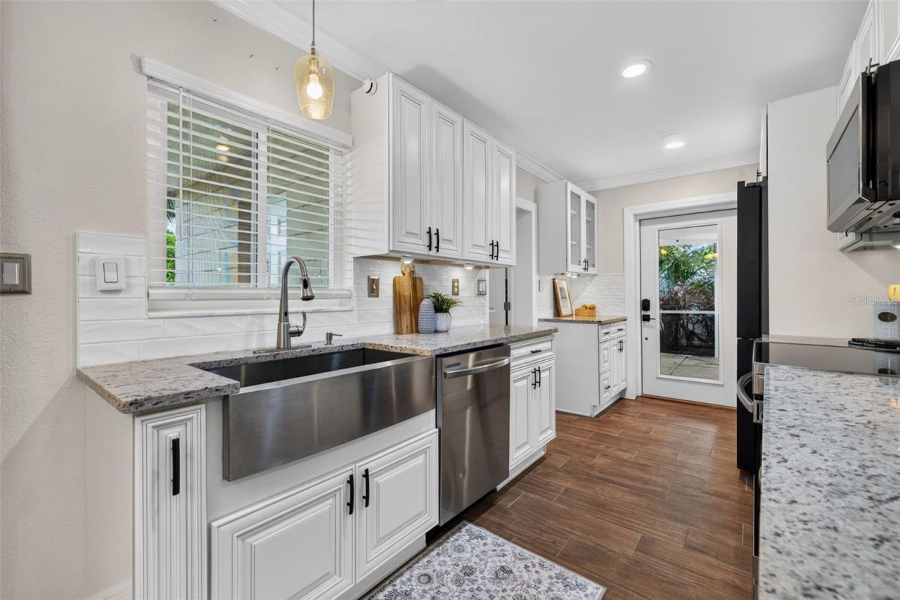 4392 Walnut Street Ne, Saint Petersburg, FL 33703 Photo