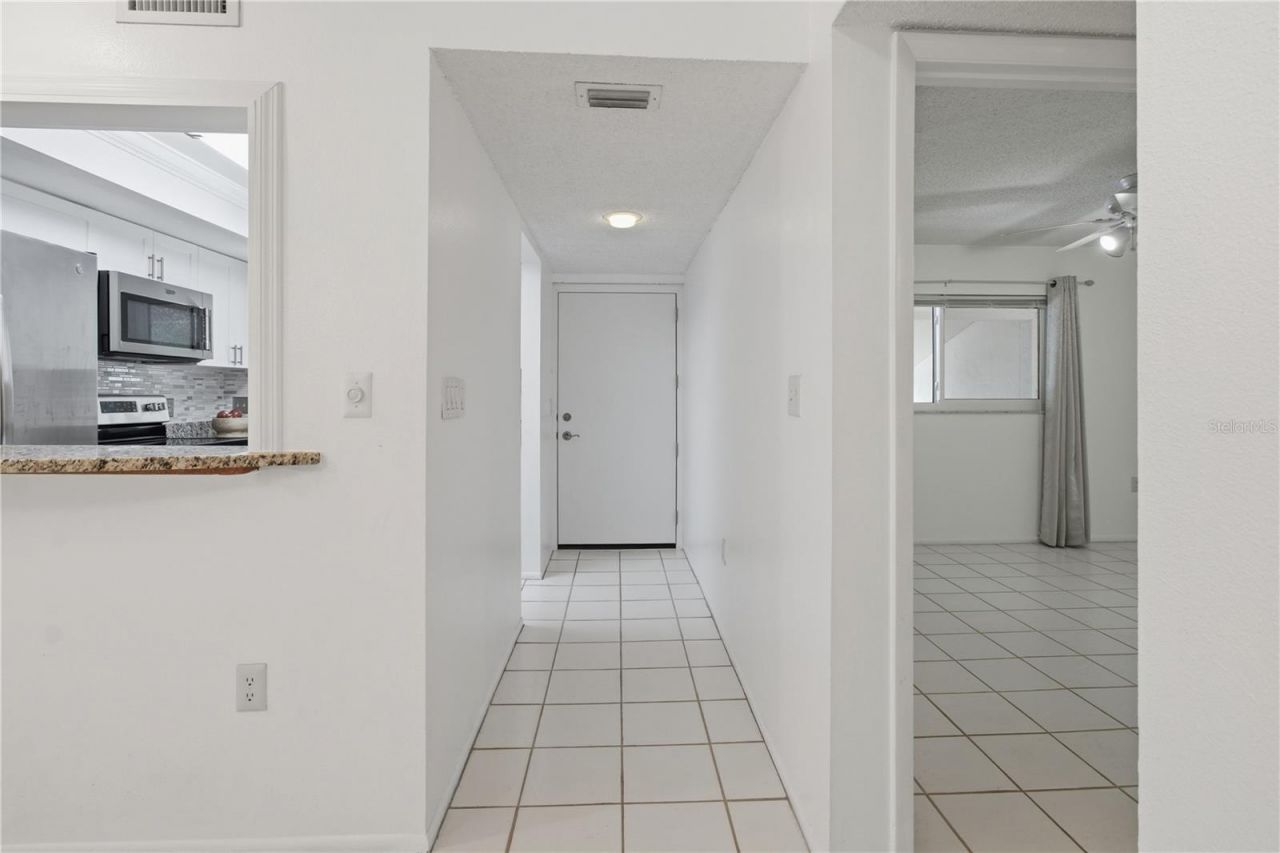 2448 Clubhouse Drive, Unit 202, Sarasota, FL 34232 Photo
