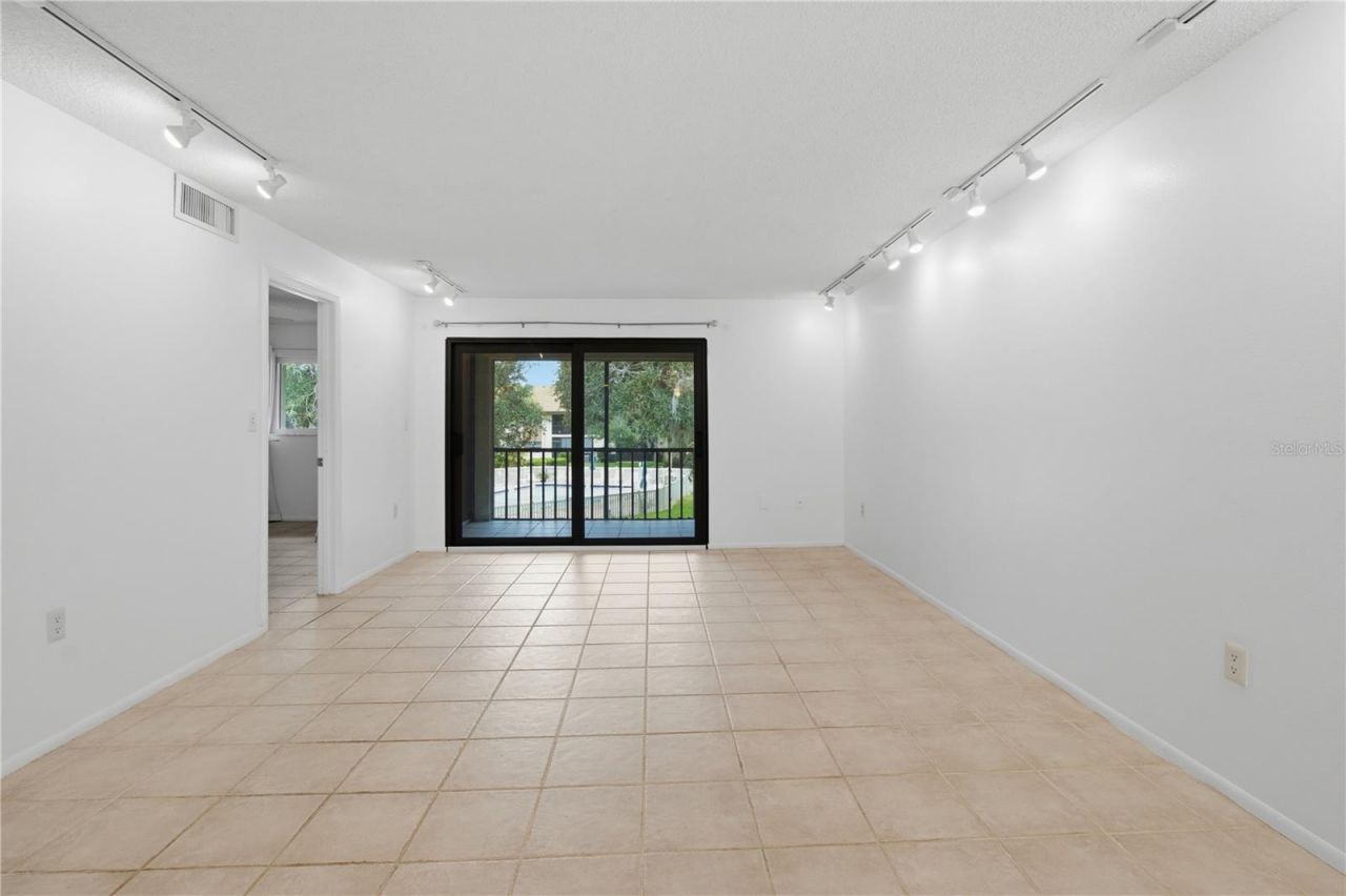 2448 Clubhouse Drive, Unit 202, Sarasota, FL 34232 Photo