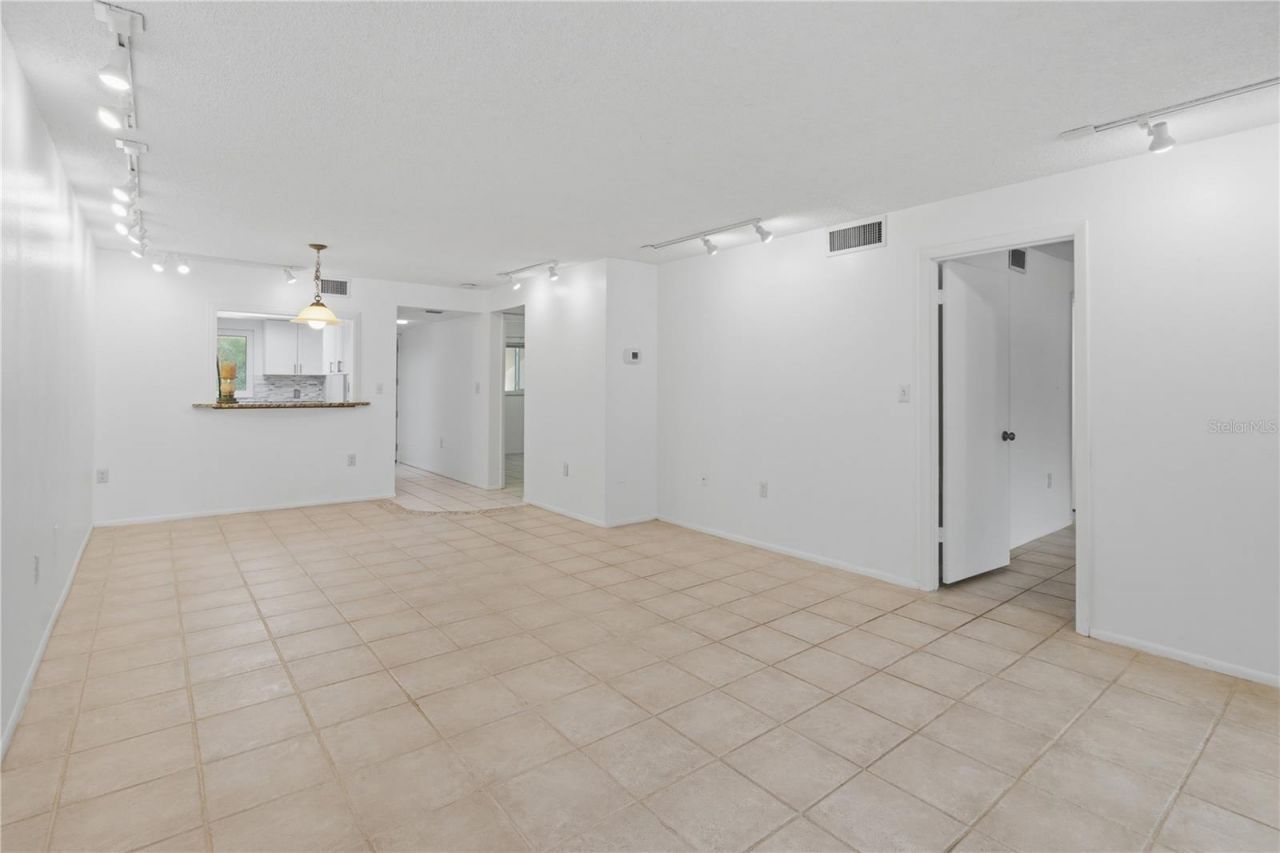 2448 Clubhouse Drive, Unit 202, Sarasota, FL 34232 Photo