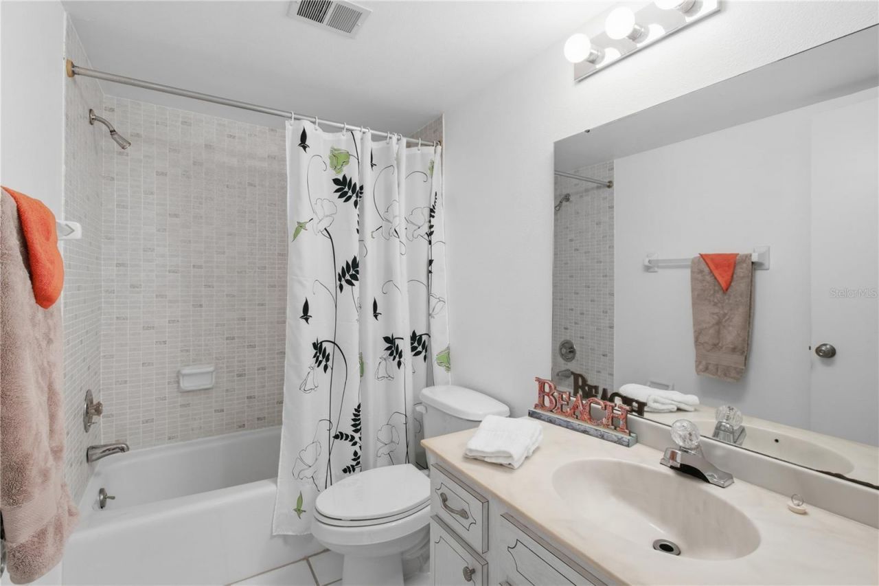 2448 Clubhouse Drive, Unit 202, Sarasota, FL 34232 Photo