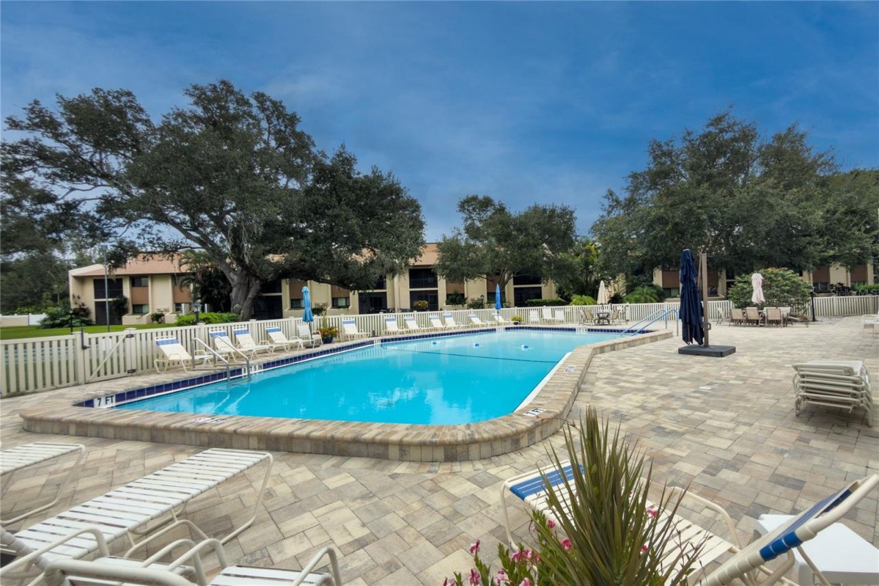 2448 Clubhouse Drive, Unit 202, Sarasota, FL 34232 Photo