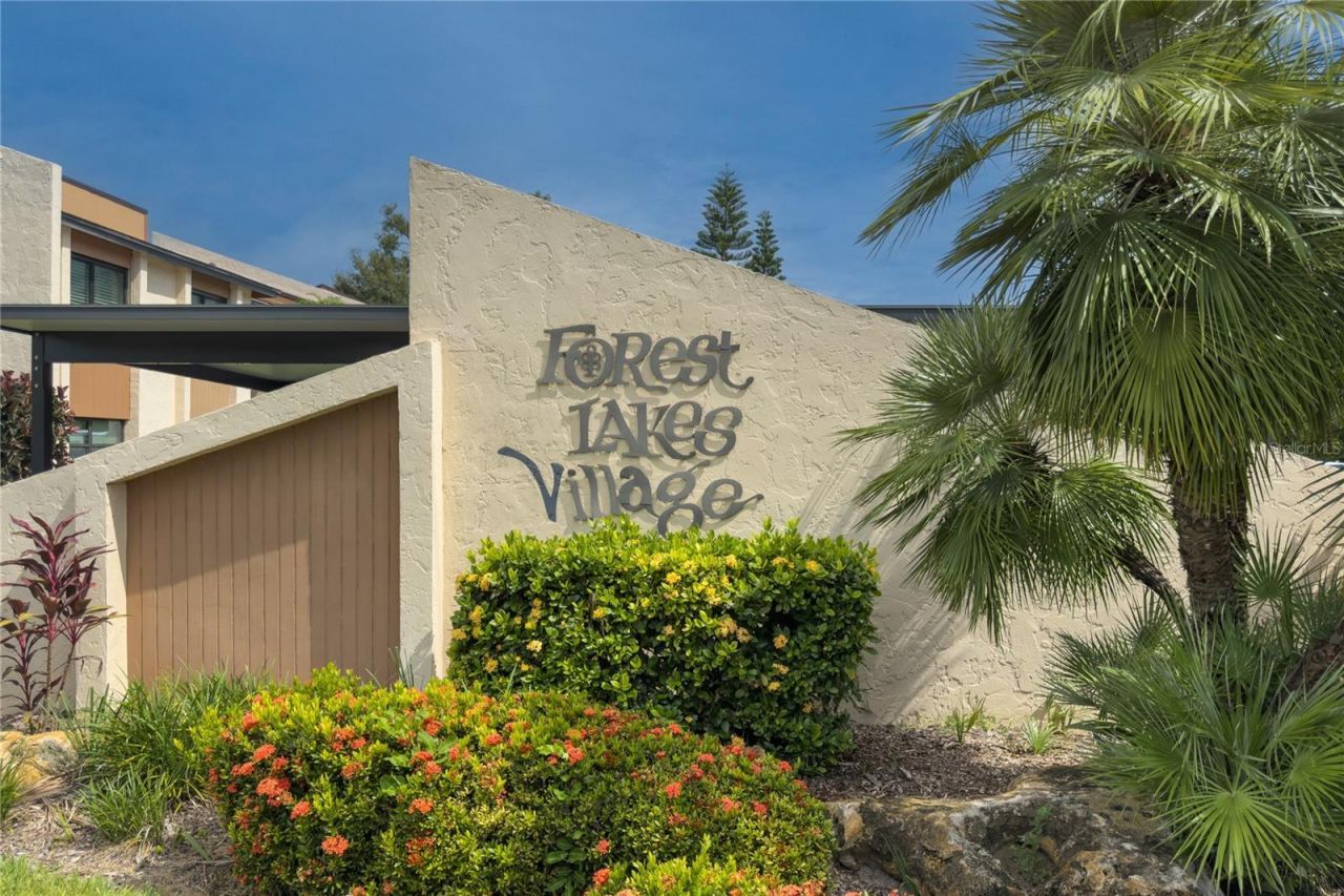 2448 Clubhouse Drive, Unit 202, Sarasota, FL 34232 Photo