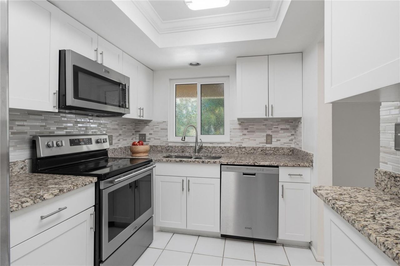 2448 Clubhouse Drive, Unit 202, Sarasota, FL 34232 Photo