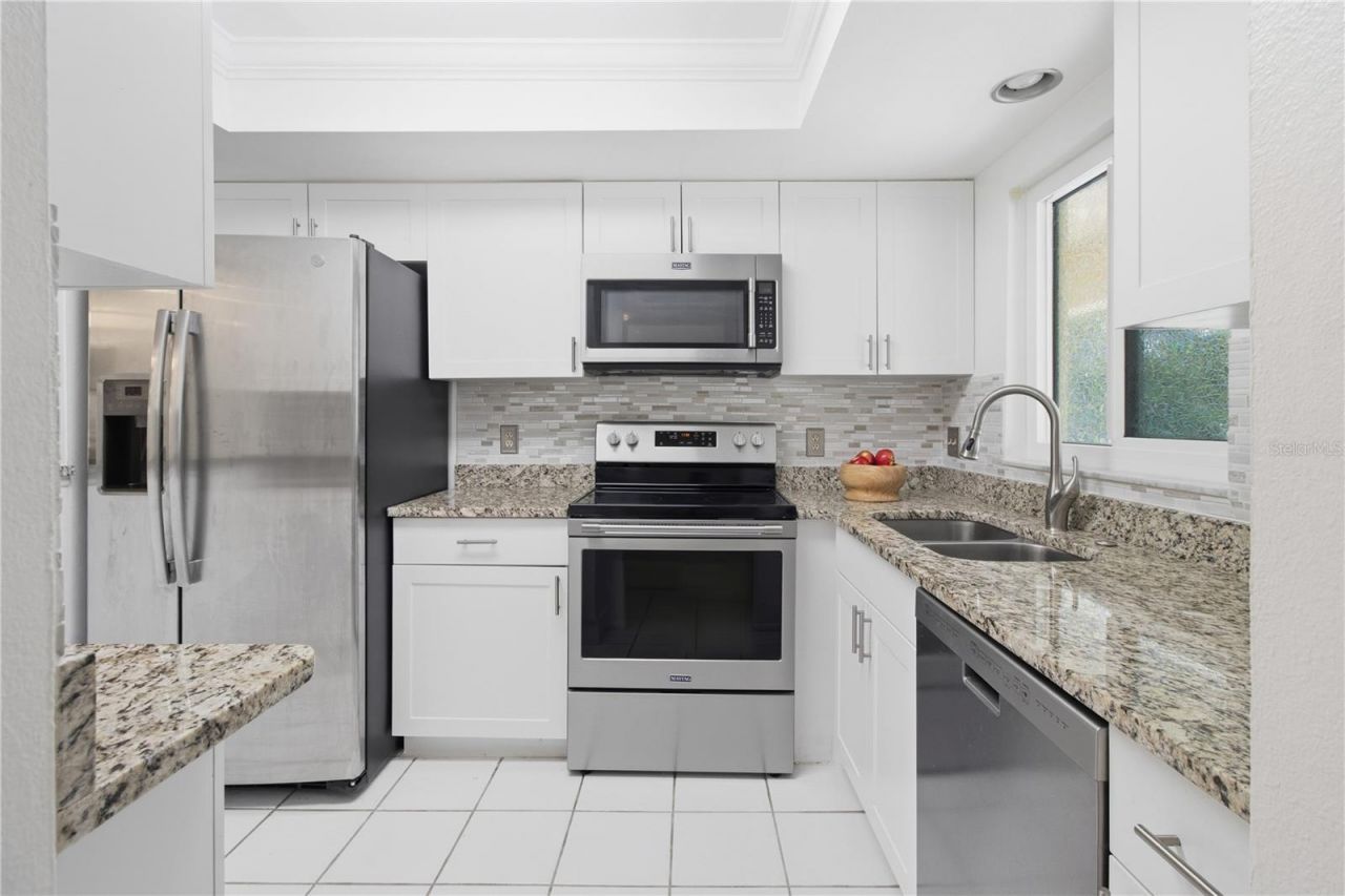 2448 Clubhouse Drive, Unit 202, Sarasota, FL 34232 Photo