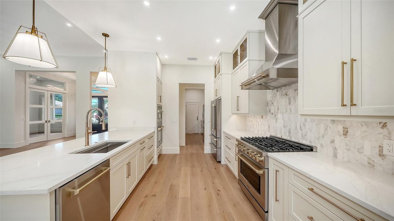 2729 Harvest Drive, Sarasota, FL 34240 Photo