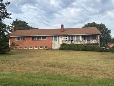 1729 Oakwood Street, Bedford, VA 24523