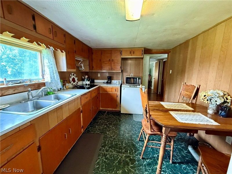 7176 Pearl Road SE, Amsterdam, OH 43903 Photo 10