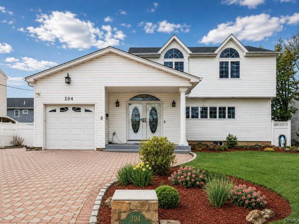 204 Broadway , Massapequa Park, NY 11762