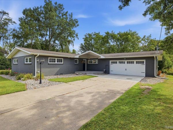 1360 Hemmeter Road, Saginaw Township, Mi 48638