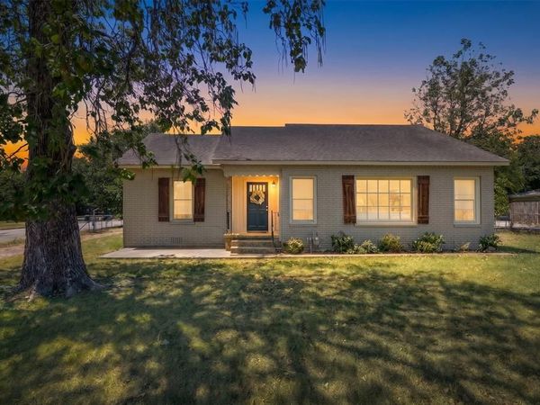 805 S Tyler Street, McGregor, TX 76657
