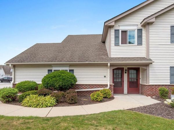 542 Pewaukee ROAD, Unit H, Pewaukee, WI 53072