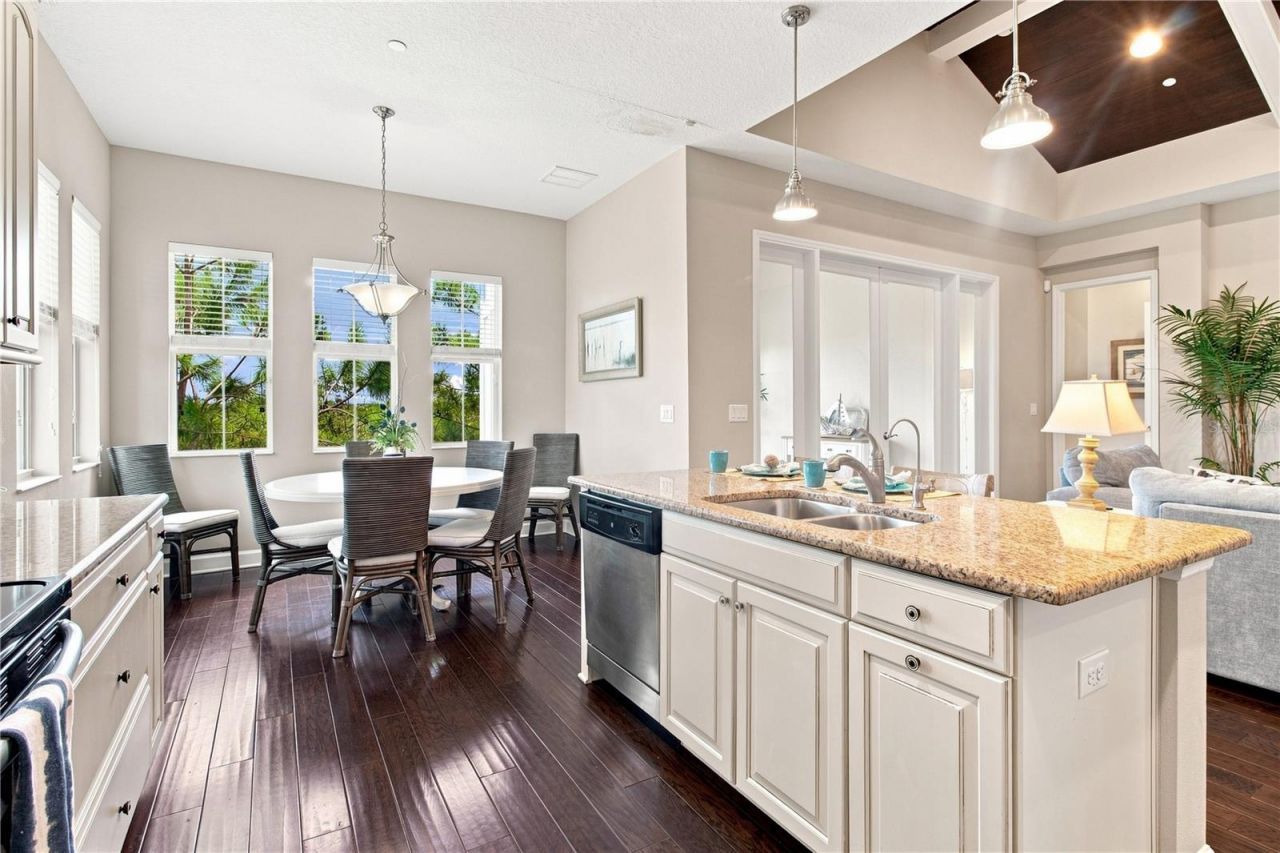 311 Sapphire Lake Drive, Unit 202, Bradenton, FL 34209 Photo