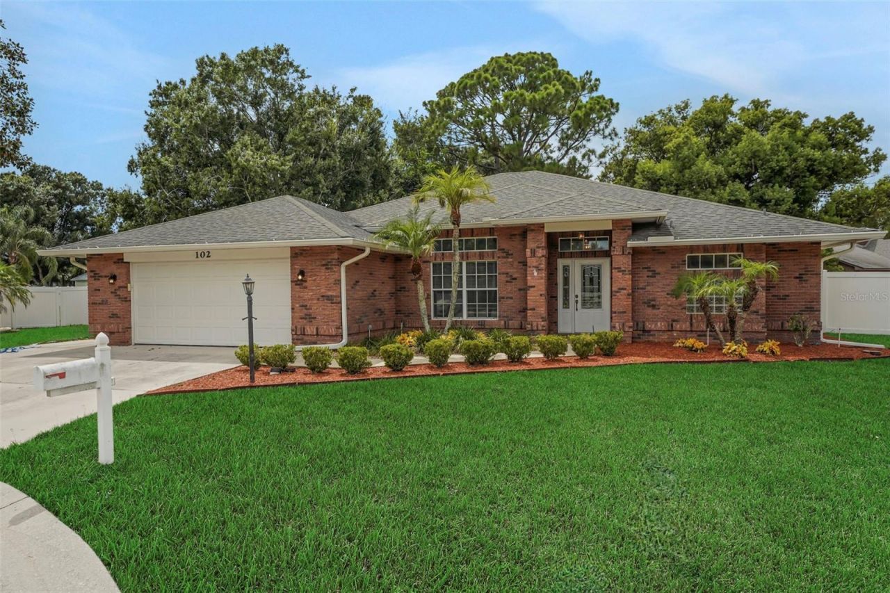 102 Hillside Court, Winter Haven, FL 33884 Main Photo