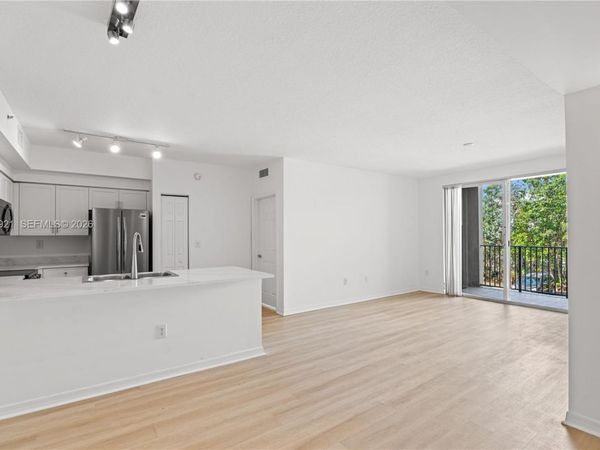 6851 SW 44th St, Unit 209, Miami, FL 33155