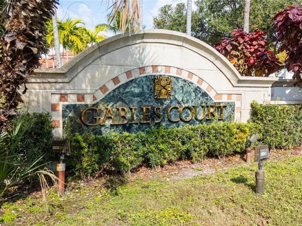 6851 SW 44th St, Unit 209, Miami, FL 33155