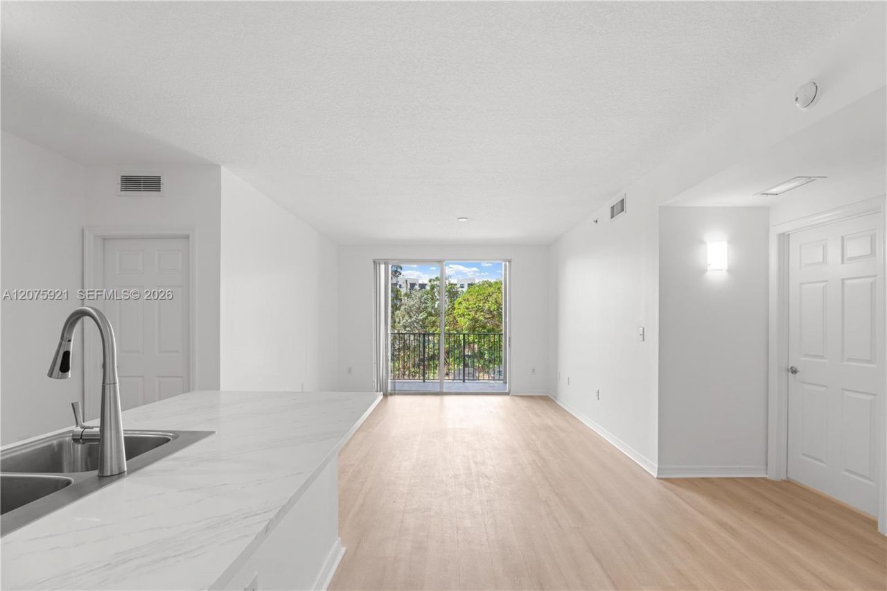 6851 SW 44th St, Unit 209, Miami, FL 33155 Photo