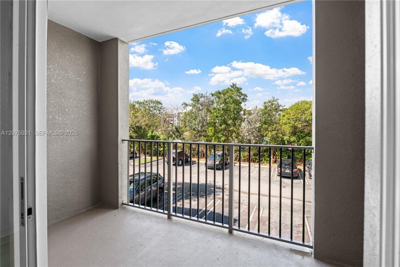 6851 SW 44th St, Unit 209, Miami, FL 33155 Photo