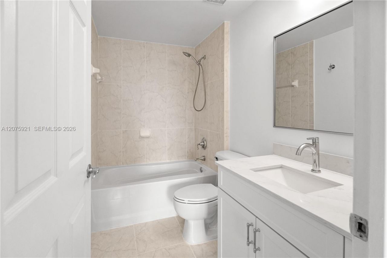 6851 SW 44th St, Unit 209, Miami, FL 33155 Photo