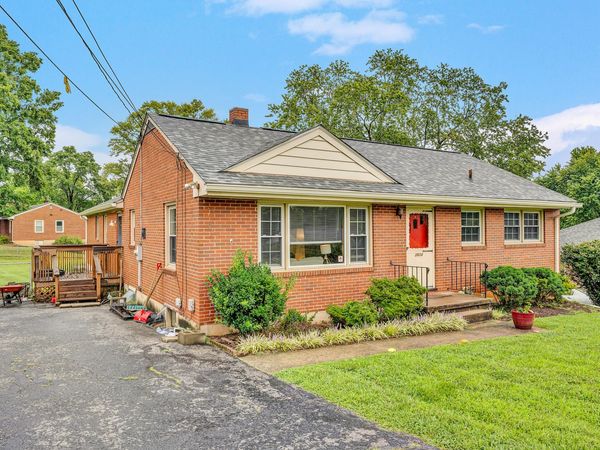 3604 Manassas DR, Roanoke, VA 24018