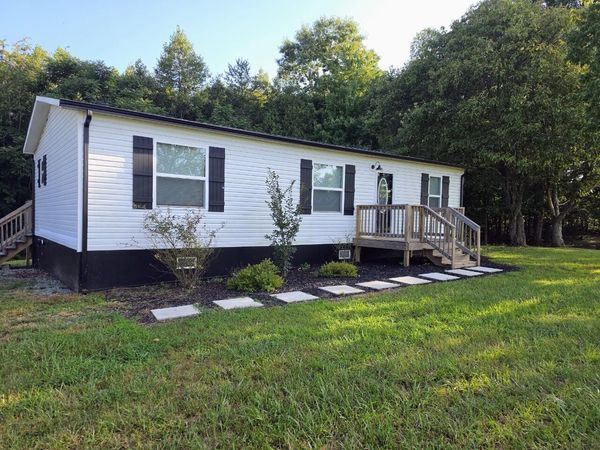 36 Nutmeg LN , Penhook, VA 24137