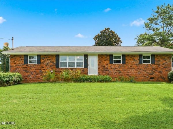 3334 Oak Ave , Strawberry Plains, TN 37871