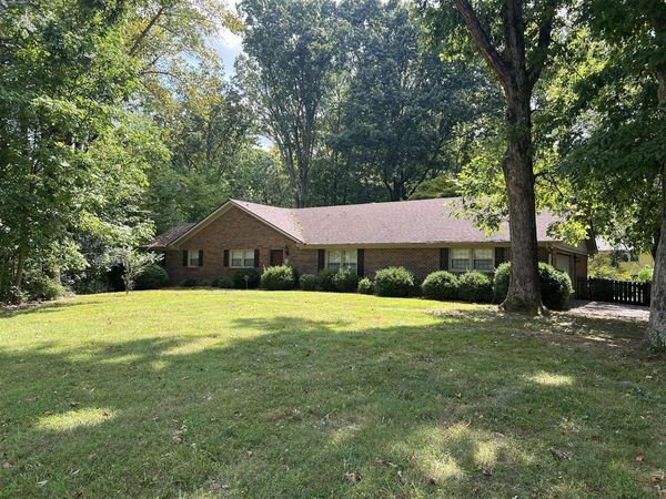 94 Woodbrier Drive , Scottsville, KY 42164